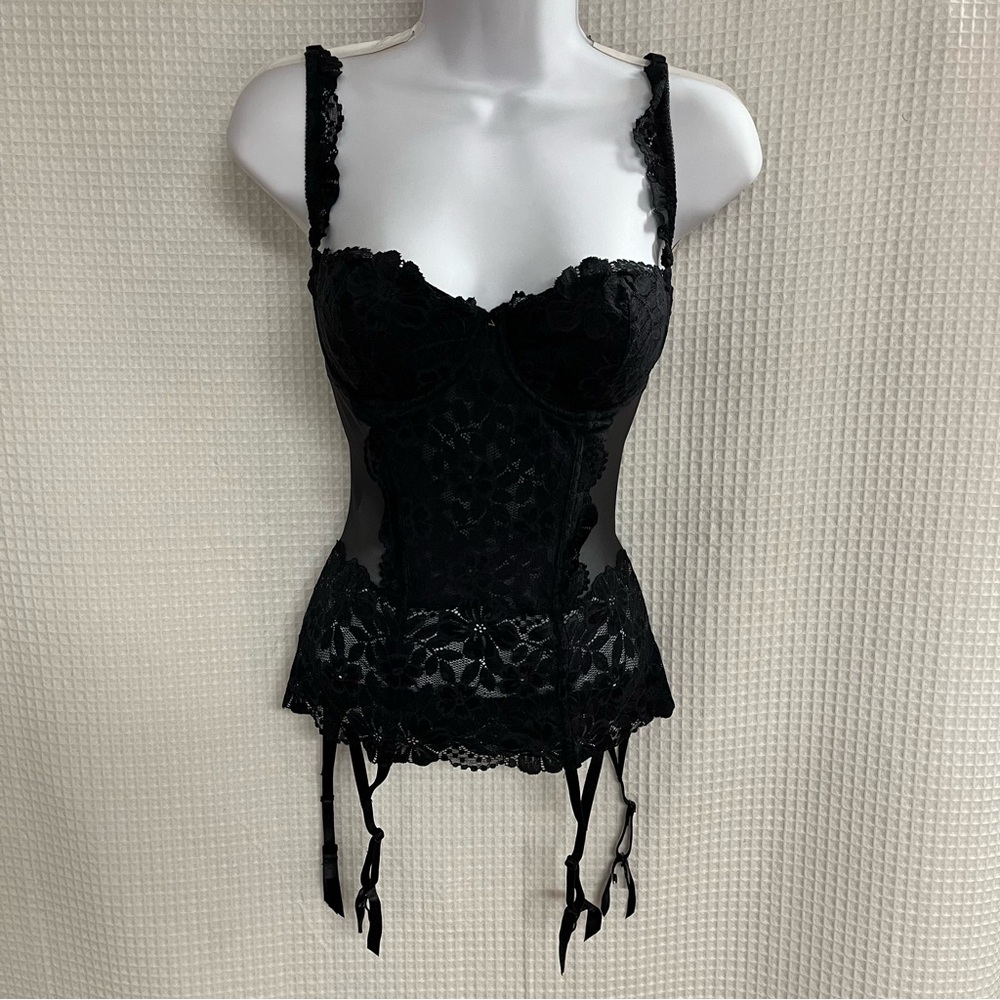 Victoria’s Secret vintage bustier with garters size 34D (NWT)